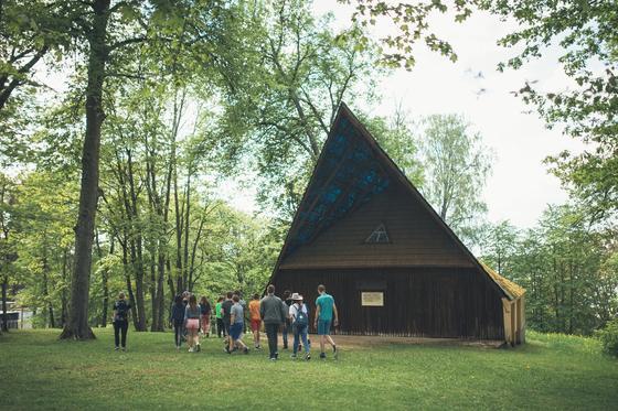 Burial mound exhibition and a Sone Age hut in Palūšė 20