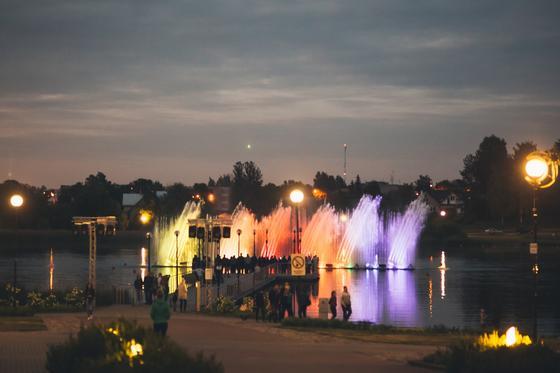 Park Dauniskis mit einem Springbrunnen 2